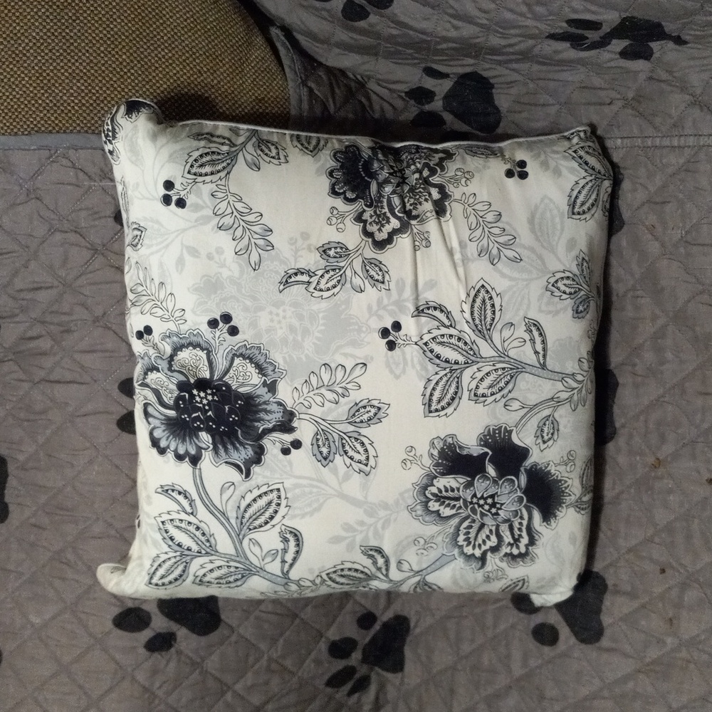 Queen Floral Comforter Set - Picture 8 of 10